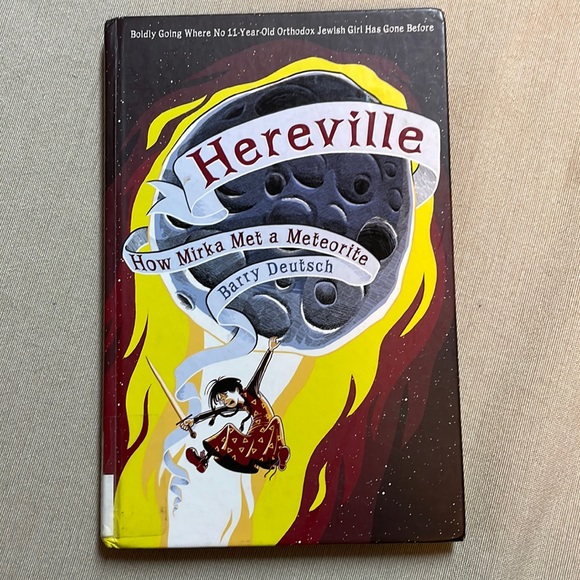 🌈2/$8  How Mira Met a Meteorite #2 in the Hereville Series - Picture 1 of 12